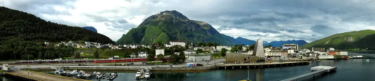 The harbour at Åndalsnes with the Romsdalen peaks behind it.