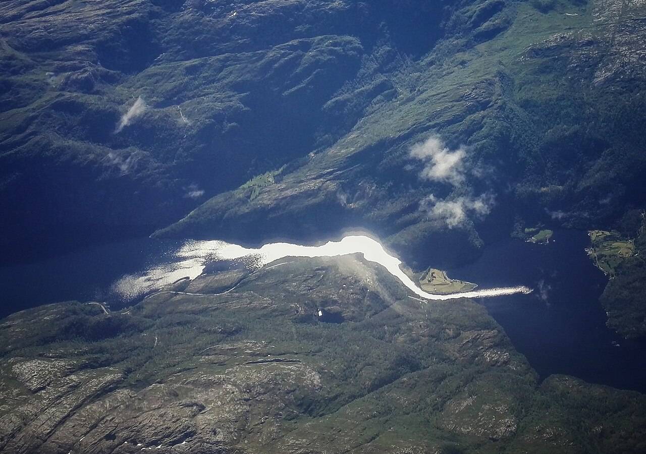 The Mostraumen narrows in the Osterfjord, the turning point of the cruise.