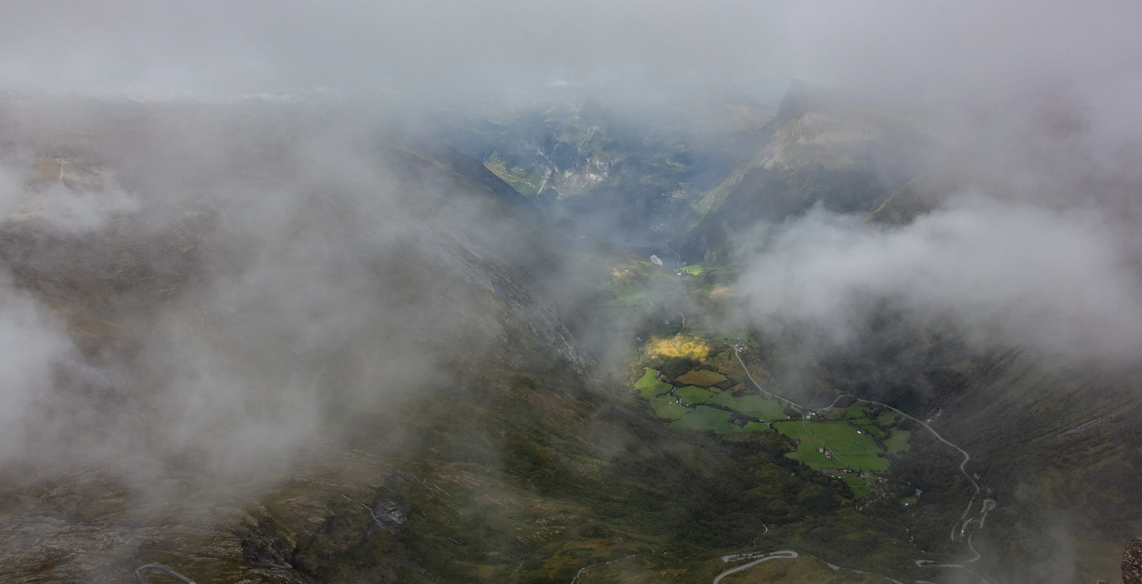 Dalsnibba, Flydalsjuvet & Eagle Bend Bus Tour