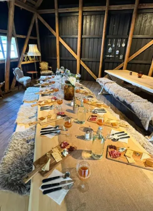 Flåm Guided Food Tasting — Local Cheeses & Cured Meats