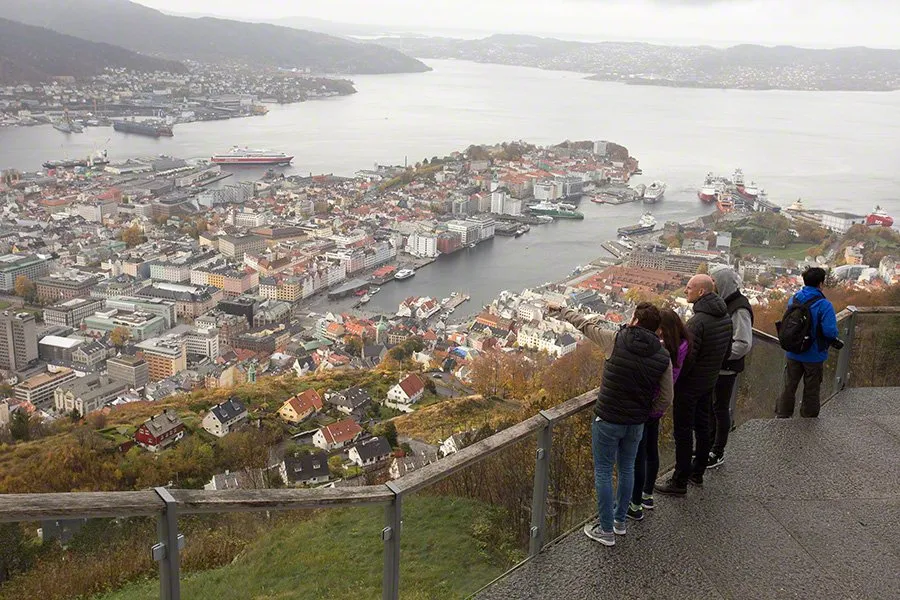 Fløibanen on a Cruise Day