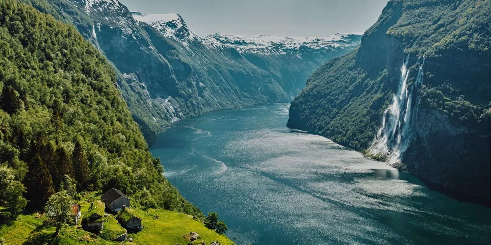 Bus Transfer & Geirangerfjord Sightseeing Boat