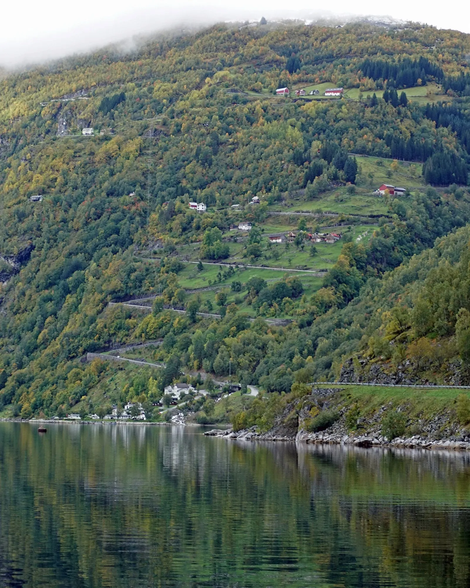 Geiranger Bus Tour with Multilingual Audio Guide (80 min)